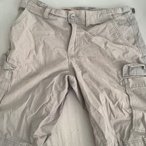 Mens waist size 32. Urban Pipeline MAXflex cargo shorts